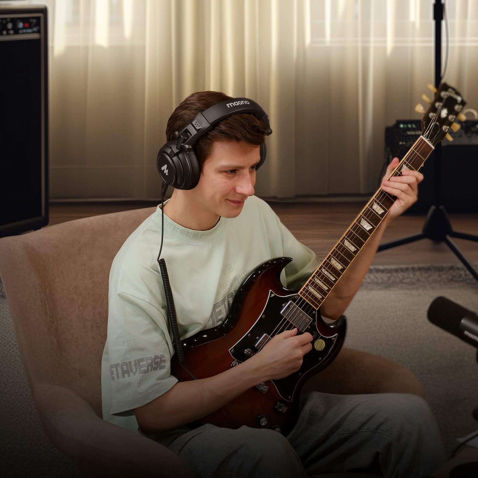 Maono Studio Closed Back Dynamic Headphones with 3.5mm & 6.35mm Jack Plug