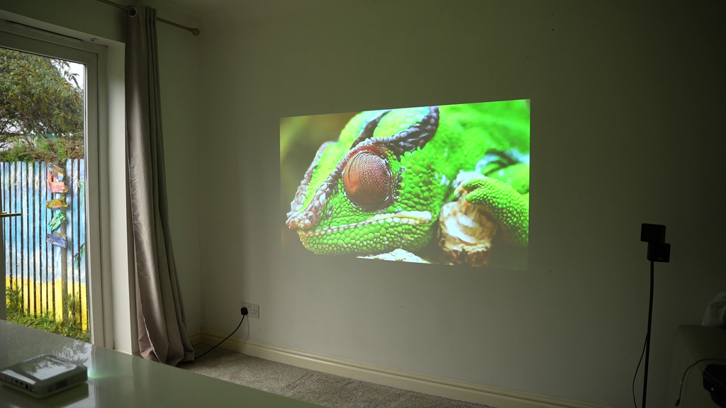 Pico Genie M550 Plus 4.0 1080p Smart Projector (650 lms Full HD Ultra Portable) - TOYFACTORY